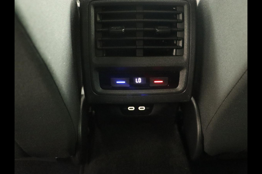 Volkswagen Golf 1.5 eTSI Style | Carplay | Navigatie | Camera | Adaptive cruise | Digital Cockpit | Full LED | Climate control | Parkeerhulp