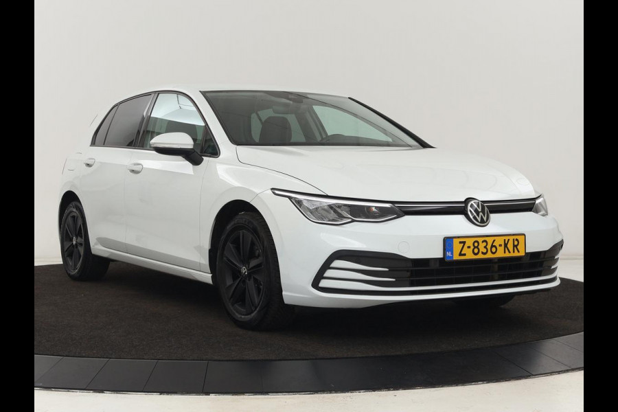 Volkswagen Golf 1.5 eTSI Style | Carplay | Navigatie | Camera | Adaptive cruise | Digital Cockpit | Full LED | Climate control | Parkeerhulp