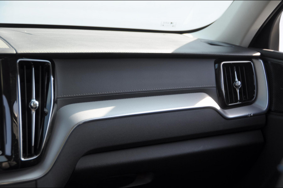 Volvo XC60 T8 455PK Automaat AWD Ultra Bright Long range / Head-up display / Harman Kardon audio / Panoramadak / BLIS / Elektrisch bedienbare voorstoelen / Memory seats / Verwarmbare stoelen / Keyless entry /