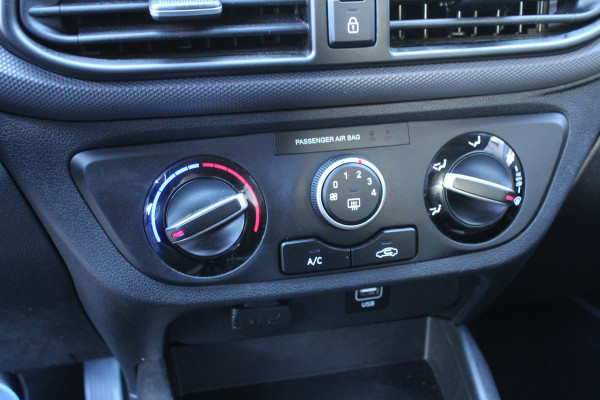 Hyundai i10 1.0 67pk Comfort Smart AUTOMAAT 5-zits NL-Auto NAP Airco Cruise Navi Camera Carplay