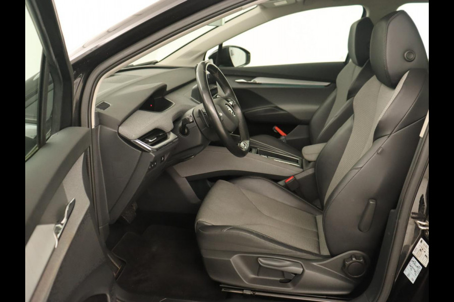 Škoda ENYAQ iV 60 | Stoelverwarming | Trekhaak | Matrix LED | Carplay | Stuurverwarming | Navigatie | Half leder | Cruise control | Parkeerhulp
