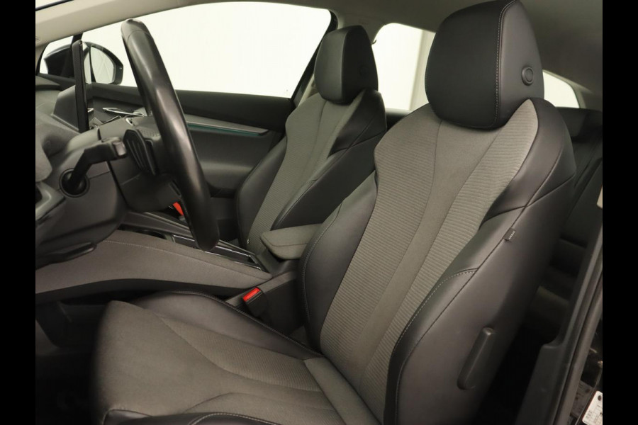 Škoda ENYAQ iV 60 | Stoelverwarming | Trekhaak | Matrix LED | Carplay | Stuurverwarming | Navigatie | Half leder | Cruise control | Parkeerhulp