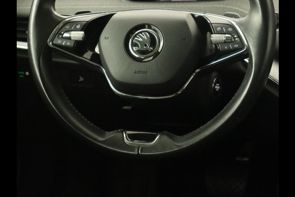 Škoda ENYAQ iV 60 | Stoelverwarming | Trekhaak | Matrix LED | Carplay | Stuurverwarming | Navigatie | Half leder | Cruise control | Parkeerhulp