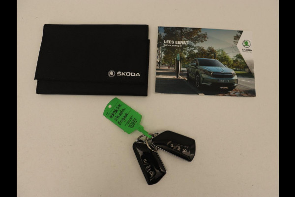 Škoda ENYAQ iV 60 | Stoelverwarming | Trekhaak | Matrix LED | Carplay | Stuurverwarming | Navigatie | Half leder | Cruise control | Parkeerhulp