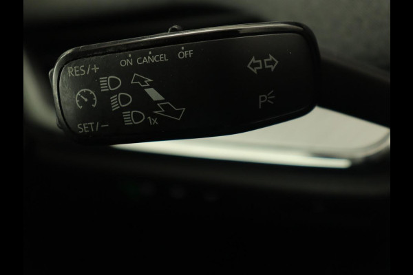 Škoda ENYAQ iV 60 | Stoelverwarming | Trekhaak | Matrix LED | Carplay | Stuurverwarming | Navigatie | Half leder | Cruise control | Parkeerhulp