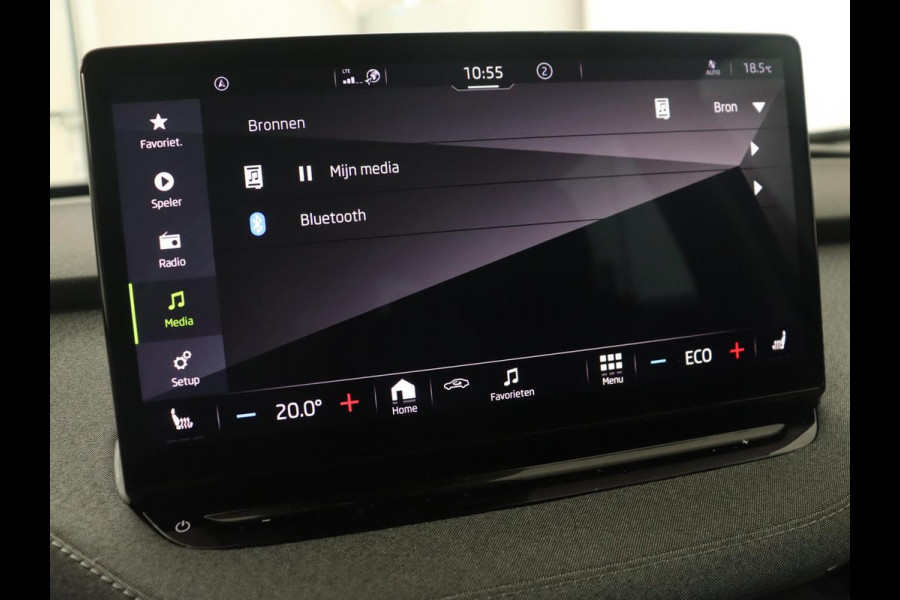 Škoda ENYAQ iV 60 | Stoelverwarming | Trekhaak | Matrix LED | Carplay | Stuurverwarming | Navigatie | Half leder | Cruise control | Parkeerhulp