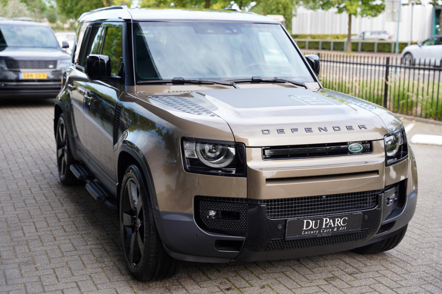Land Rover Defender 110 P 400 E HSE Urban Spec 6 Persoons Panoramaroof Side Steps