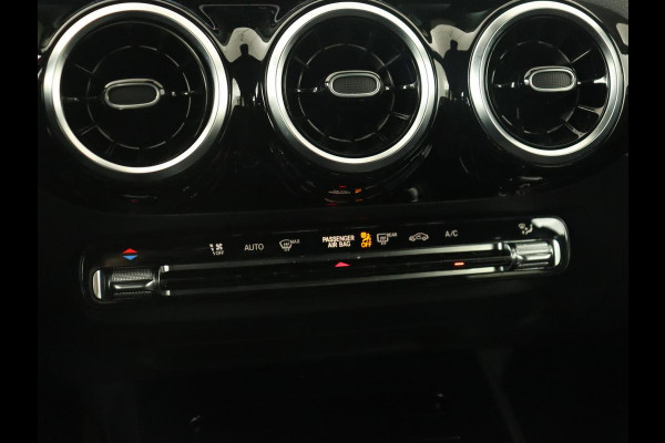 Mercedes-Benz GLA 180 Business Solution | Trekhaak | Stoelverwarming | Camera | Full LED | Half leder | Park Assist | Navigatie