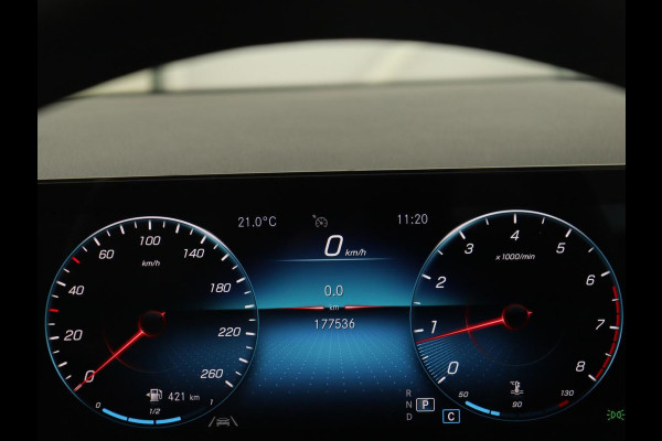 Mercedes-Benz GLA 180 Business Solution | Trekhaak | Stoelverwarming | Camera | Full LED | Half leder | Park Assist | Navigatie