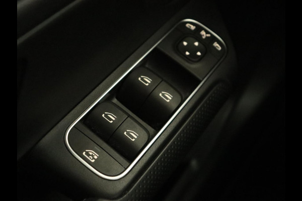 Mercedes-Benz GLA 180 Business Solution | Trekhaak | Stoelverwarming | Camera | Full LED | Half leder | Park Assist | Navigatie