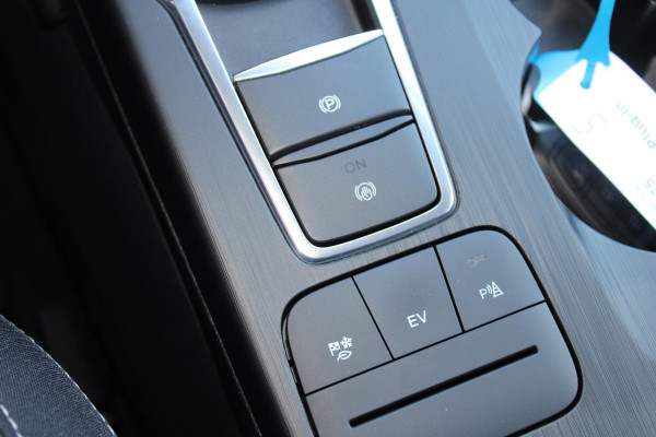 Ford Kuga 2.5 PHEV Titanium | Winter Pack | Camera | Navigatie | Lichtmetalen velgen | 1.500 kg trekgewicht Ford Kuga 2.5 PHEV Titanium | Winter Pack | Camera | Navigatie | Lichtmetalen velgen | 1.500 kg trekgewicht