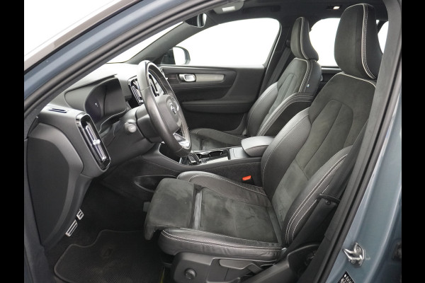 Volvo XC40 Recharge P8 408pk AWD R-Design Pano-dak Leer/Alcantara 360°Camera Adap.CruiseWarmtepomp Apple Carplay Android AutoTrekhaak Harma Stoel+Achterbankverwarming DAB Bluetooth Led Elek.Achterklep 1.500KG Trekgewicht 1e Eigenaar Origineel Nederlandse Auto € 66.000 nieuw!