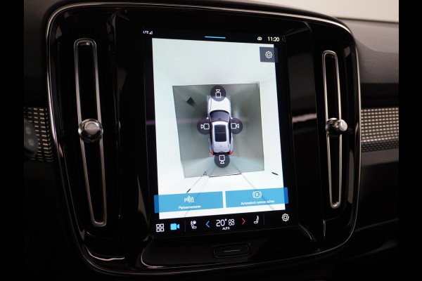 Volvo XC40 Recharge P8 408pk AWD R-Design Pano-dak Leer/Alcantara 360°Camera Adap.CruiseWarmtepomp Apple Carplay Android AutoTrekhaak Harma Stoel+Achterbankverwarming DAB Bluetooth Led Elek.Achterklep 1.500KG Trekgewicht 1e Eigenaar Origineel Nederlandse Auto € 66.000 nieuw!