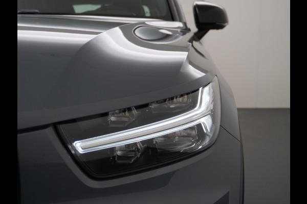 Volvo XC40 Recharge P8 408pk AWD R-Design Pano-dak Leer/Alcantara 360°Camera Adap.CruiseWarmtepomp Apple Carplay Android AutoTrekhaak Harma Stoel+Achterbankverwarming DAB Bluetooth Led Elek.Achterklep 1.500KG Trekgewicht 1e Eigenaar Origineel Nederlandse Auto € 66.000 nieuw!