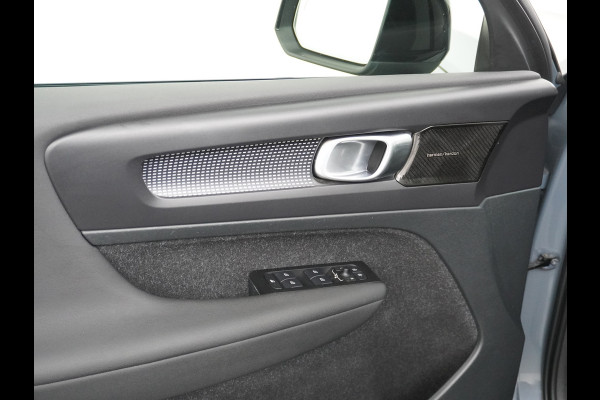 Volvo XC40 Recharge P8 408pk AWD R-Design Pano-dak Leer/Alcantara 360°Camera Adap.CruiseWarmtepomp Apple Carplay Android AutoTrekhaak Harma Stoel+Achterbankverwarming DAB Bluetooth Led Elek.Achterklep 1.500KG Trekgewicht 1e Eigenaar Origineel Nederlandse Auto € 66.000 nieuw!