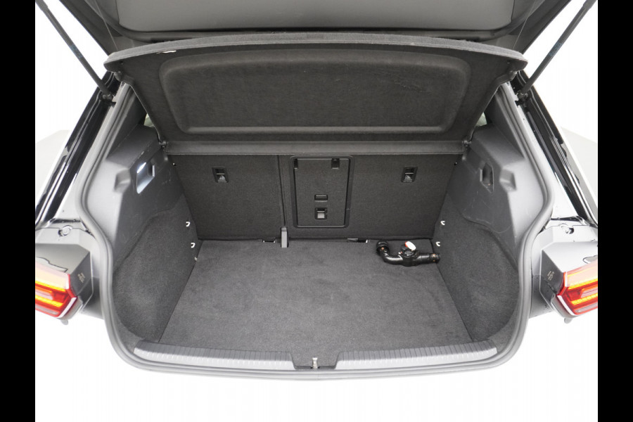 Volkswagen ID.3 First Plus 58kWh Trekhaak Camera Apple Carplay Android Auto Navi Adap.Cruise Ecc Pdc Matrix Led Stoelverwarming Lmv DAB Keyless Rijstrooksensor Wifi Origineel Nederlandse Auto