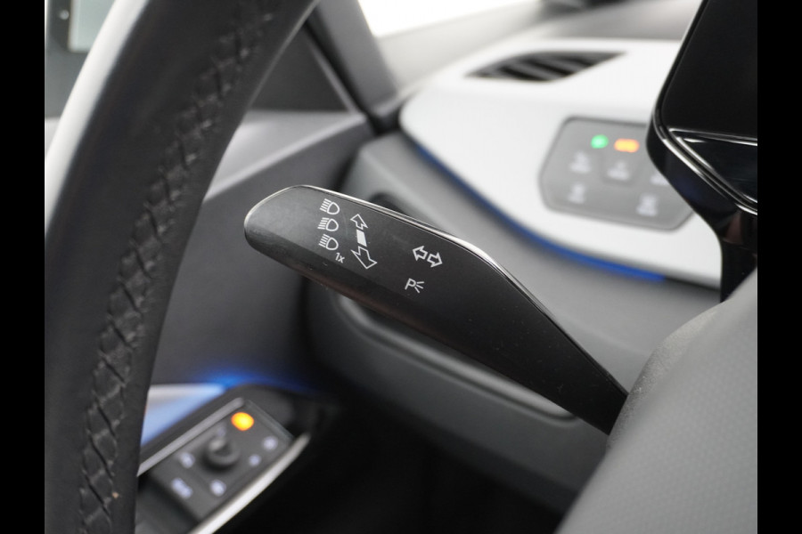 Volkswagen ID.3 First Plus 58kWh Trekhaak Camera Apple Carplay Android Auto Navi Adap.Cruise Ecc Pdc Matrix Led Stoelverwarming Lmv DAB Keyless Rijstrooksensor Wifi Origineel Nederlandse Auto