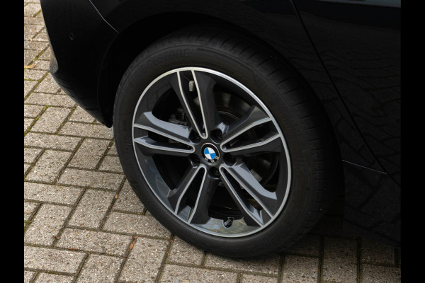 BMW 1-serie 118i Sportline - Adaptive Cruise - Camera - Head-Up - Hifi - LED