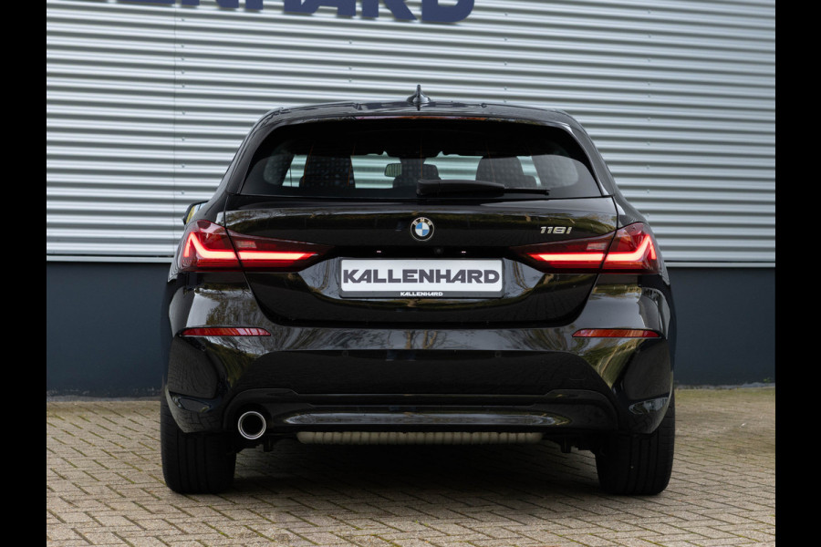 BMW 1-serie 118i Sportline - Adaptive Cruise - Camera - Head-Up - Hifi - LED