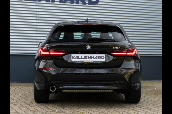 BMW 1-serie 118i Sportline - Adaptive Cruise - Camera - Head-Up - Hifi - LED