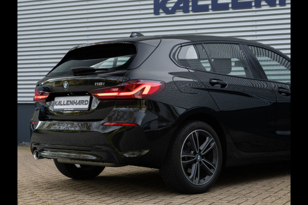 BMW 1-serie 118i Sportline - Adaptive Cruise - Camera - Head-Up - Hifi - LED