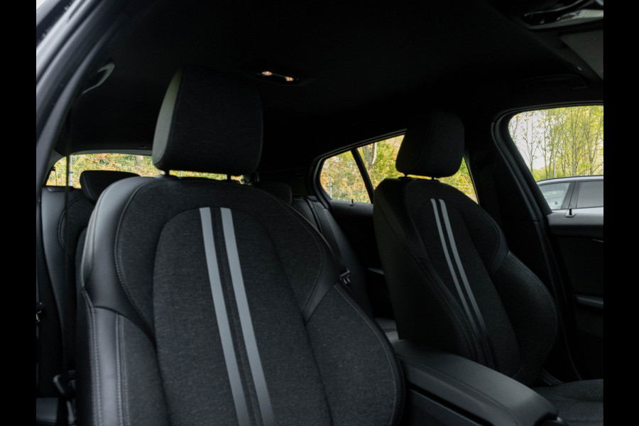 BMW 1-serie 118i Sportline - Adaptive Cruise - Camera - Head-Up - Hifi - LED
