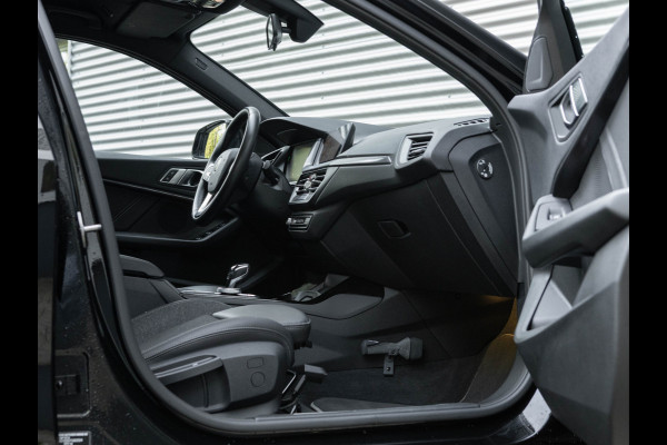 BMW 1-serie 118i Sportline - Adaptive Cruise - Camera - Head-Up - Hifi - LED