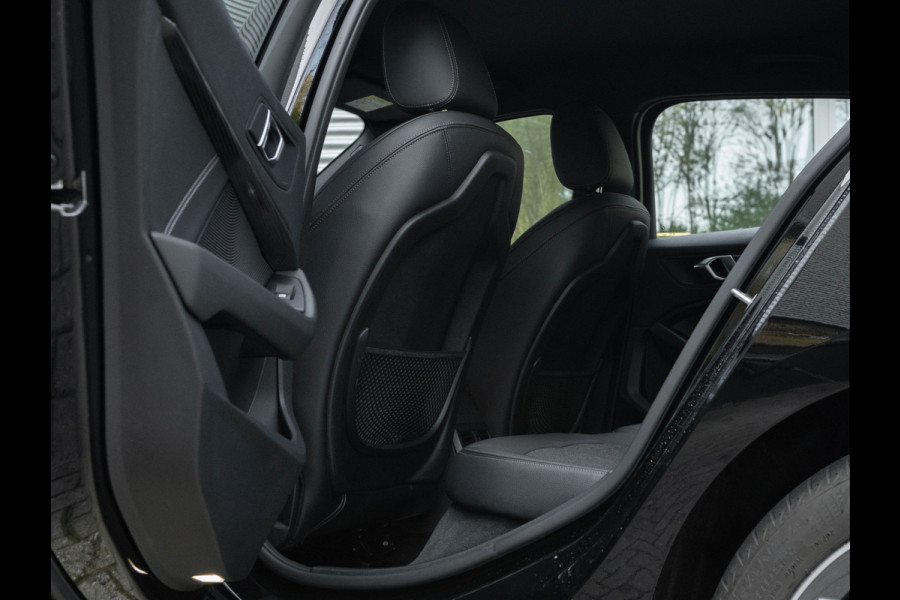 BMW 1-serie 118i Sportline - Adaptive Cruise - Camera - Head-Up - Hifi - LED