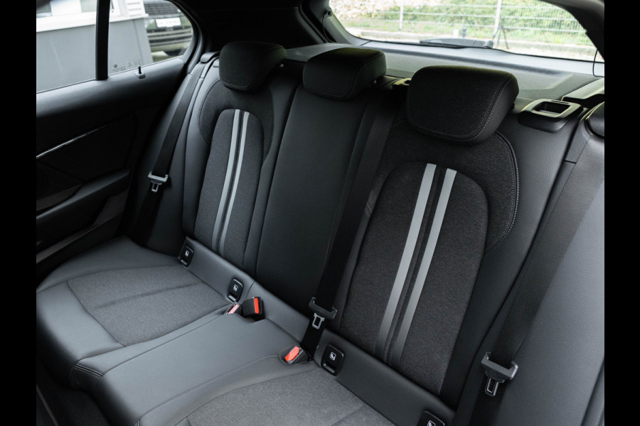 BMW 1-serie 118i Sportline - Adaptive Cruise - Camera - Head-Up - Hifi - LED