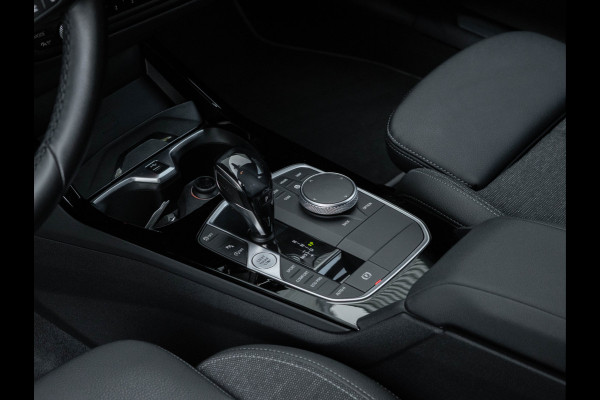 BMW 1-serie 118i Sportline - Adaptive Cruise - Camera - Head-Up - Hifi - LED