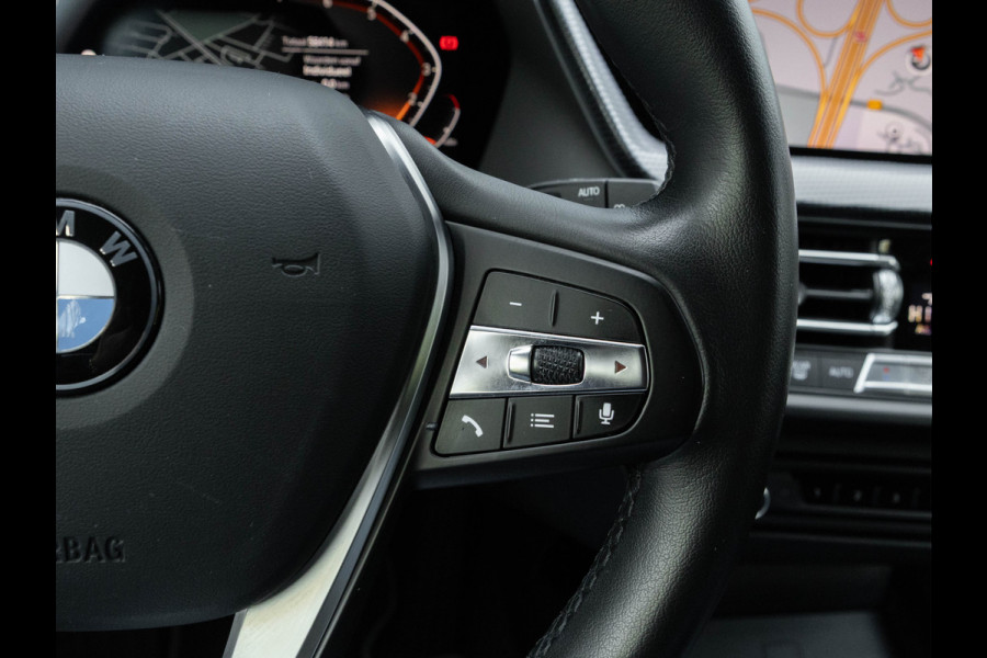 BMW 1-serie 118i Sportline - Adaptive Cruise - Camera - Head-Up - Hifi - LED