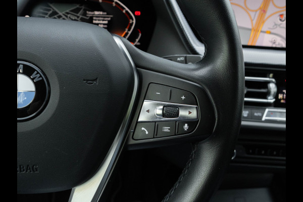 BMW 1-serie 118i Sportline - Adaptive Cruise - Camera - Head-Up - Hifi - LED