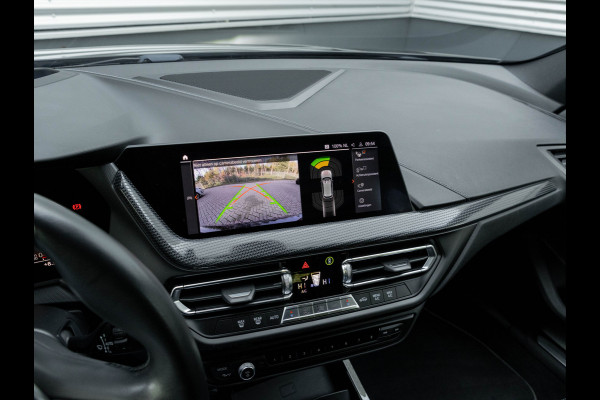 BMW 1-serie 118i Sportline - Adaptive Cruise - Camera - Head-Up - Hifi - LED