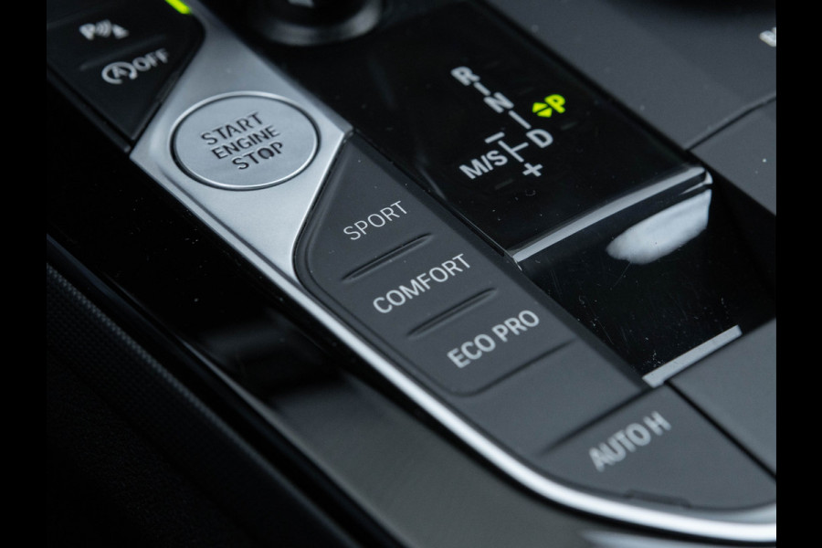 BMW 1-serie 118i Sportline - Adaptive Cruise - Camera - Head-Up - Hifi - LED
