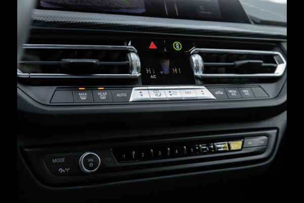 BMW 1-serie 118i Sportline - Adaptive Cruise - Camera - Head-Up - Hifi - LED