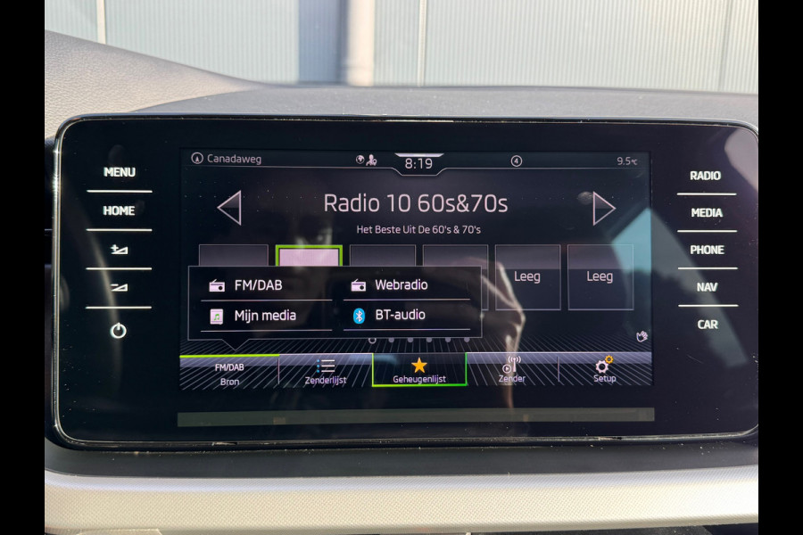Škoda Kamiq 1.0 TSI Automaat Ambition * Trekhaak * Navigatie * Camera * Adaptieve Cruise Control *