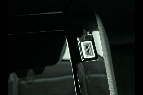Peugeot 208 1.2 Hybrid 100PK Automaat Allure | Navigatie | Apple Carplay/Android Auto | Airco | Parkeer sensoren | Cruise Control | Led | Lichtmetalen Velgen