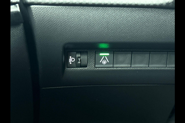 Peugeot 208 1.2 Hybrid 100PK Automaat Allure | Navigatie | Apple Carplay/Android Auto | Airco | Parkeer sensoren | Cruise Control | Led | Lichtmetalen Velgen