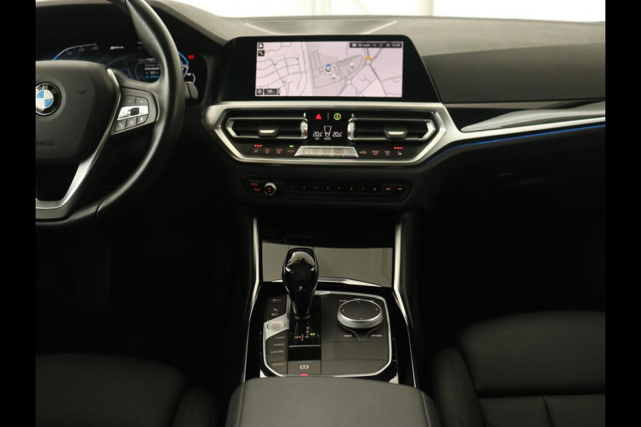 BMW 3-serie 320e Sport Line | Leder | Stoelverwarming | Camera | Sportstoelen | Live Cockpit | Carplay | Navigatie | Parkeerhulp | Climate control