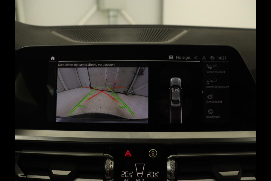BMW 3-serie 320e Sport Line | Leder | Stoelverwarming | Camera | Sportstoelen | Live Cockpit | Carplay | Navigatie | Parkeerhulp | Climate control