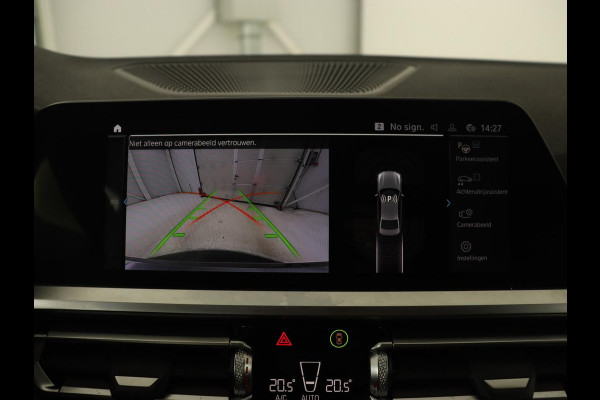BMW 3-serie 320e Sport Line | Leder | Stoelverwarming | Camera | Sportstoelen | Live Cockpit | Carplay | Navigatie | Parkeerhulp | Climate control