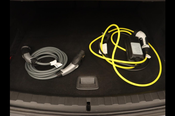BMW 3-serie 320e Sport Line | Leder | Stoelverwarming | Camera | Sportstoelen | Live Cockpit | Carplay | Navigatie | Parkeerhulp | Climate control