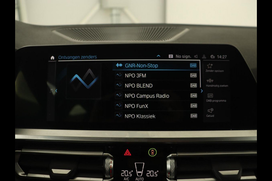 BMW 3-serie 320e Sport Line | Leder | Stoelverwarming | Camera | Sportstoelen | Live Cockpit | Carplay | Navigatie | Parkeerhulp | Climate control
