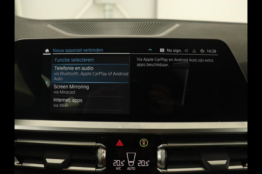 BMW 3-serie 320e Sport Line | Leder | Stoelverwarming | Camera | Sportstoelen | Live Cockpit | Carplay | Navigatie | Parkeerhulp | Climate control
