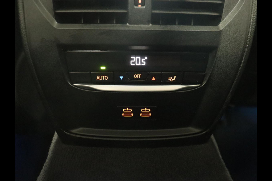 BMW 3-serie 320e Sport Line | Leder | Stoelverwarming | Camera | Sportstoelen | Live Cockpit | Carplay | Navigatie | Parkeerhulp | Climate control