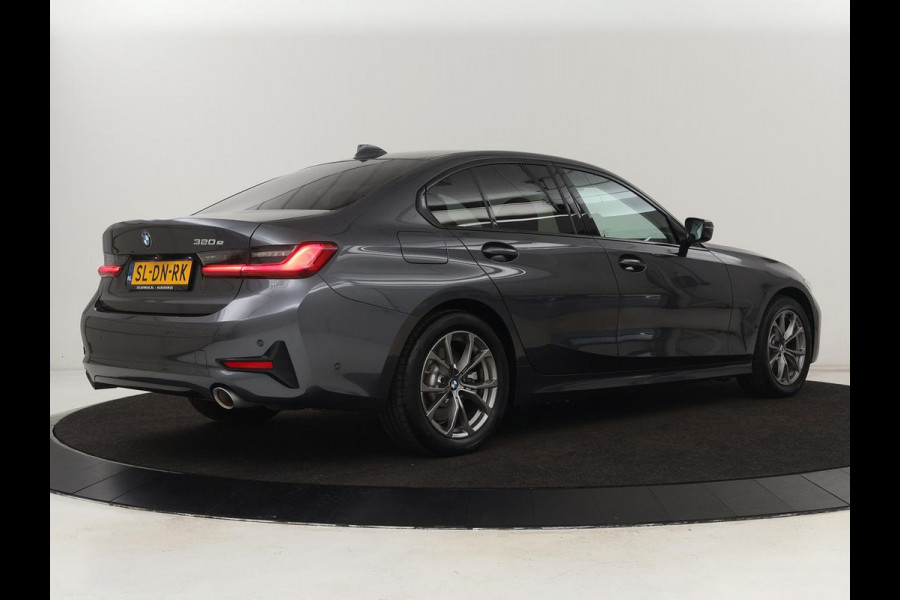 BMW 3-serie 320e Sport Line | Leder | Stoelverwarming | Camera | Sportstoelen | Live Cockpit | Carplay | Navigatie | Parkeerhulp | Climate control