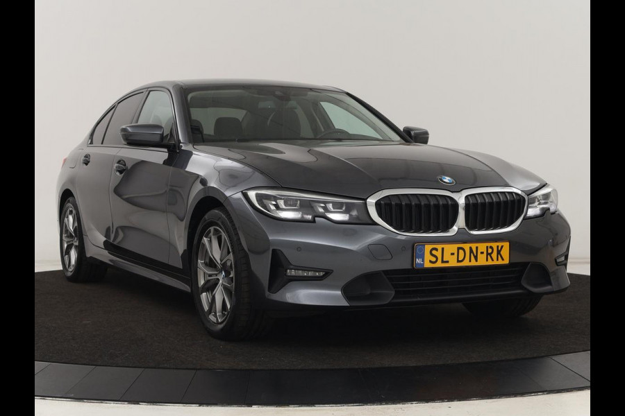 BMW 3-serie 320e Sport Line | Leder | Stoelverwarming | Camera | Sportstoelen | Live Cockpit | Carplay | Navigatie | Parkeerhulp | Climate control