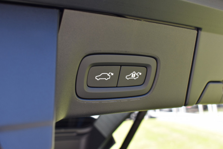 Volvo V90 2.0 T8 Plug-in hybrid AWD Ultra Bright | HUD | B&W | 360 camera | Stuurverwarming | Panodak | 19"LMV