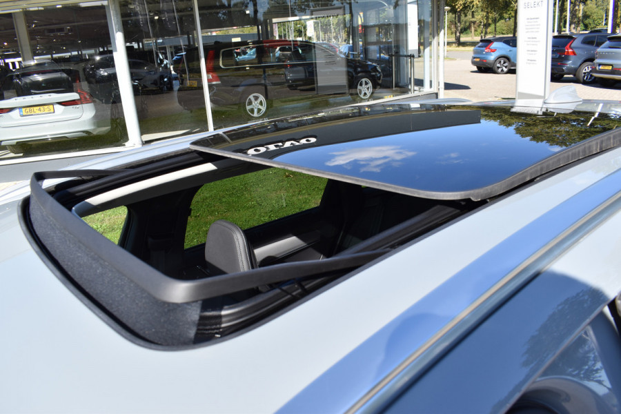 Volvo V90 2.0 T8 Plug-in hybrid AWD Ultra Bright | HUD | B&W | 360 camera | Stuurverwarming | Panodak | 19"LMV