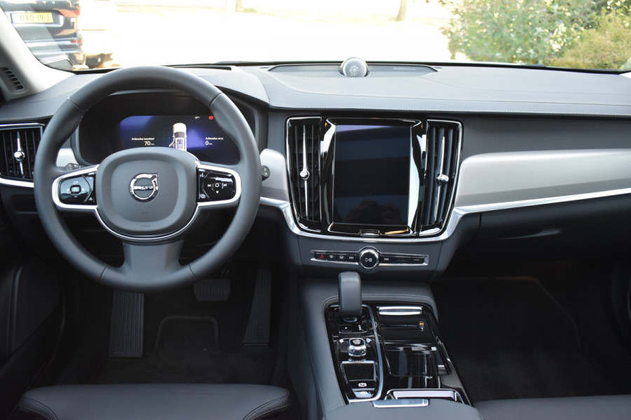 Volvo V90 2.0 T8 Plug-in hybrid AWD Ultra Bright | HUD | B&W | 360 camera | Stuurverwarming | Panodak | 19"LMV